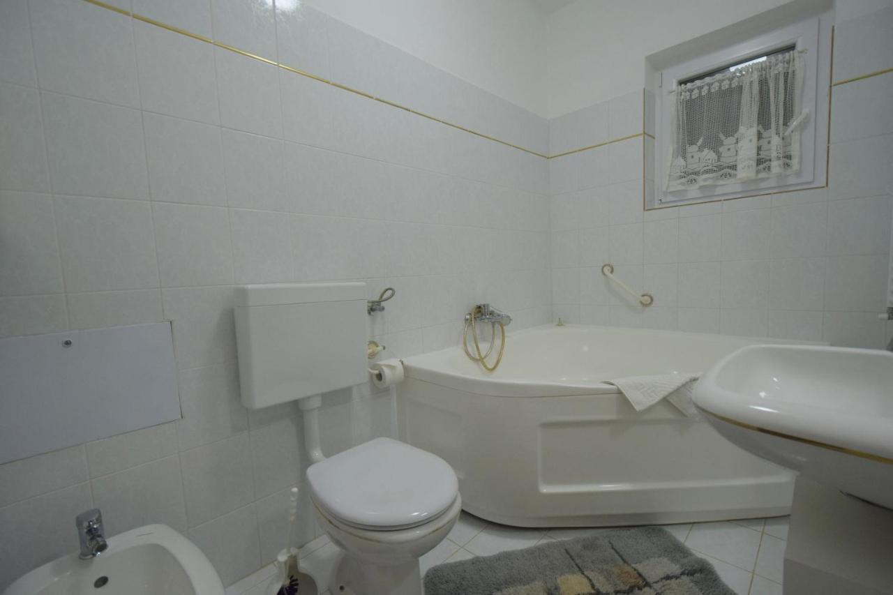 Apartment Pampas Omišalj Exterior foto